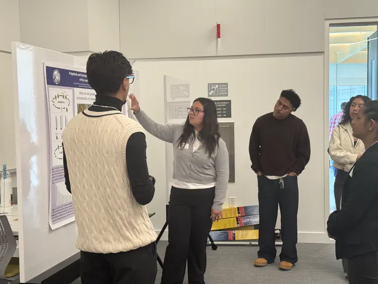 Kaylee presenting her group’s summer research.
